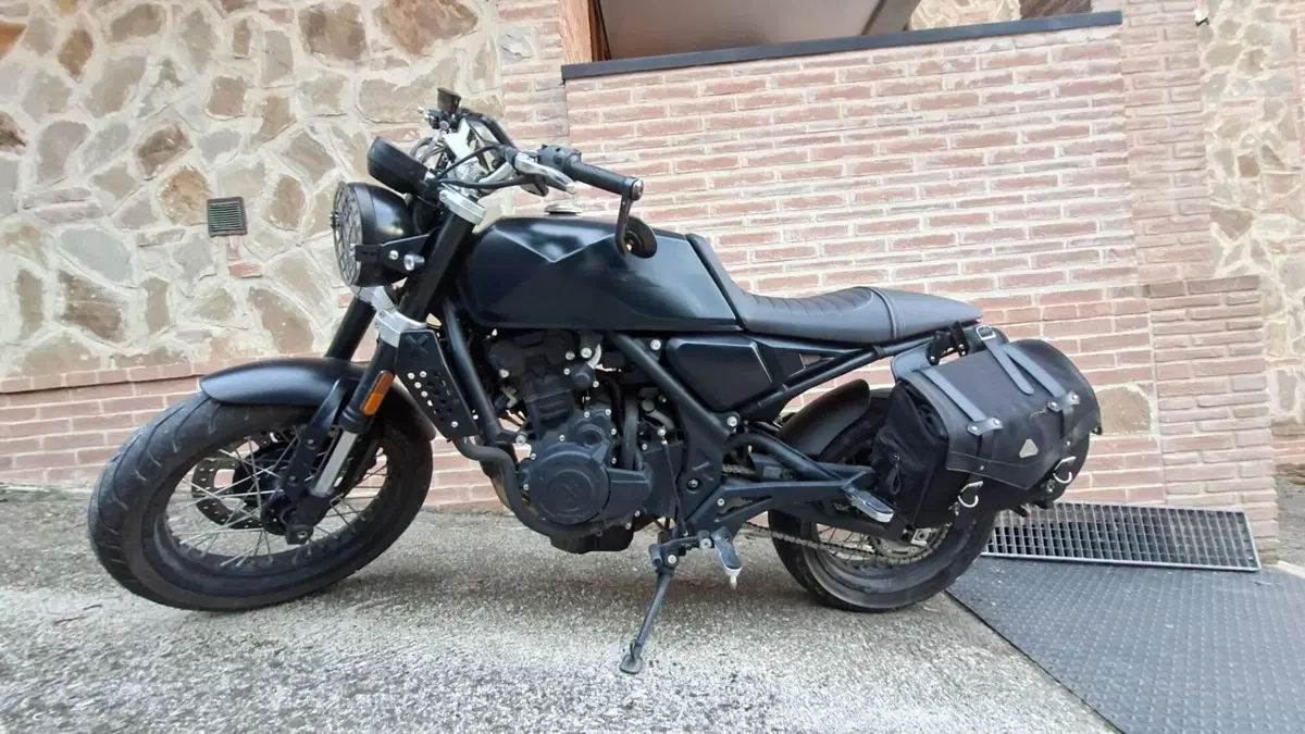Brixton Motorcycles Crossfire 500 (2021 - 25)  (2)