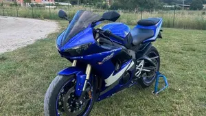 Yamaha YZF R6 (2005) 