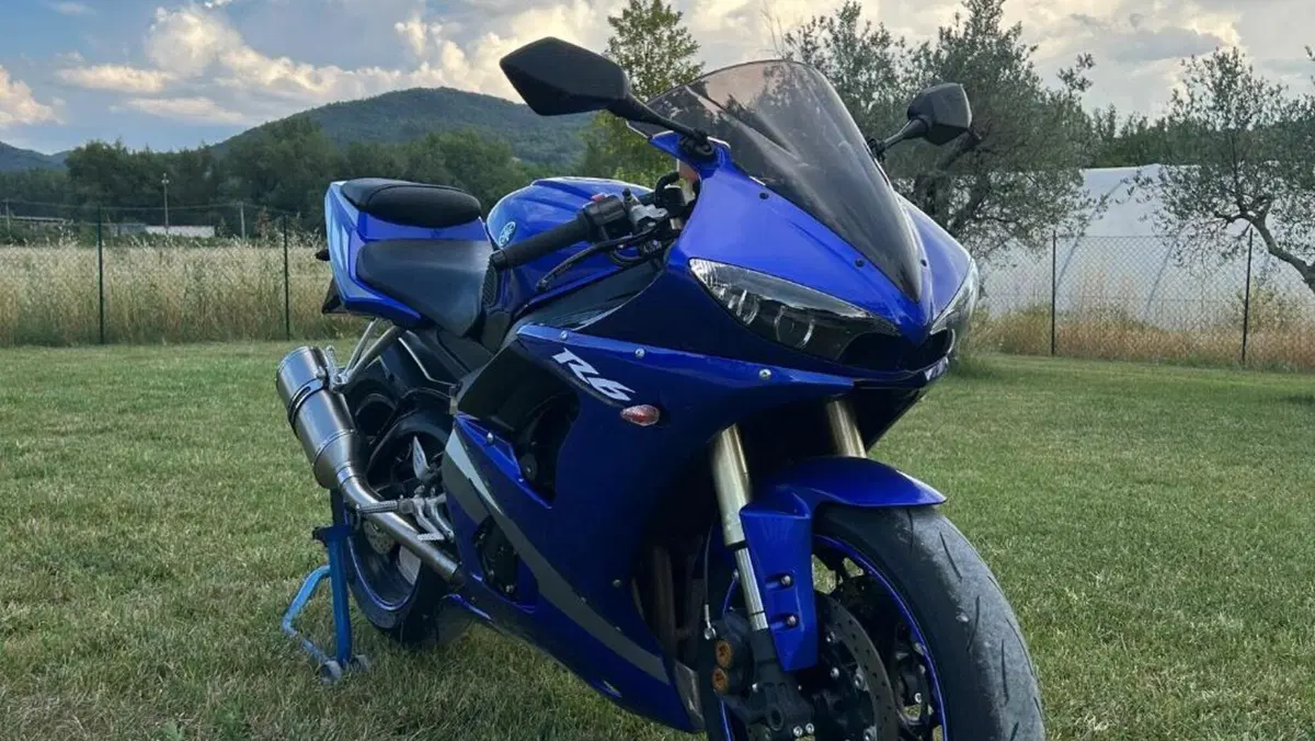 Yamaha YZF R6 (2005)  (2)