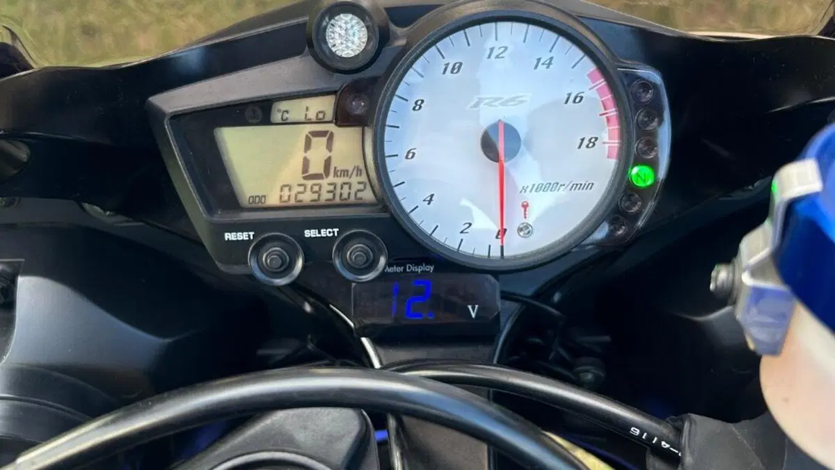 Yamaha YZF R6 (2005)  (6)