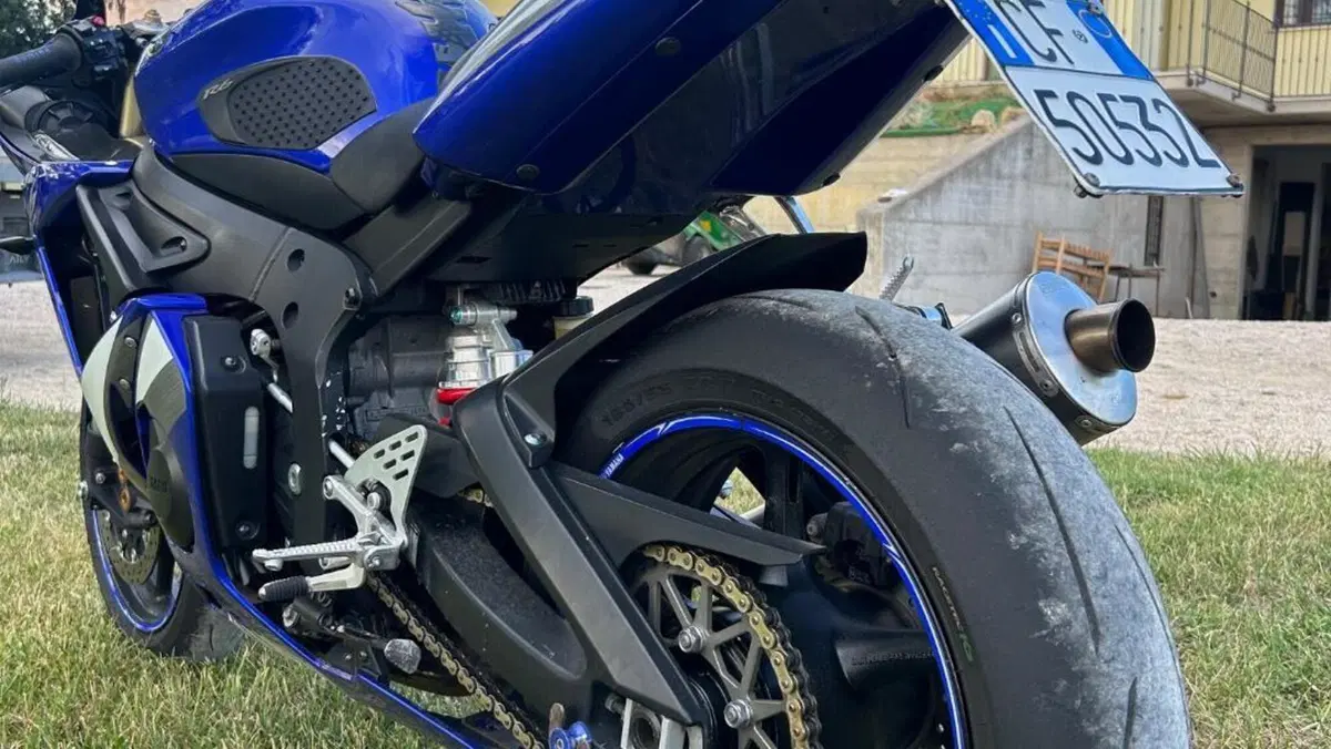 Yamaha YZF R6 (2005)  (8)