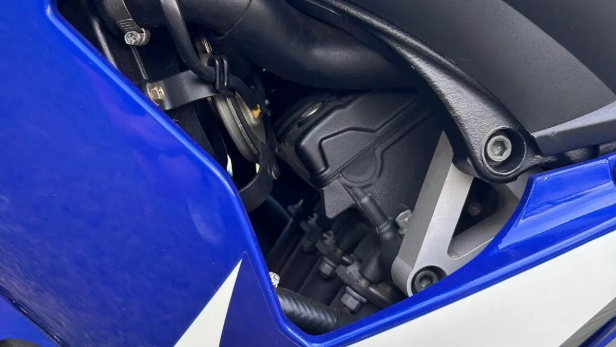 Yamaha YZF R6 (2005)  (10)