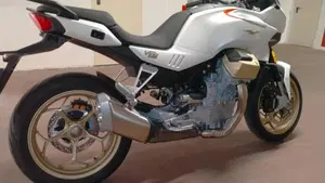 Moto Guzzi V100 Mandello (2022 - 24) 