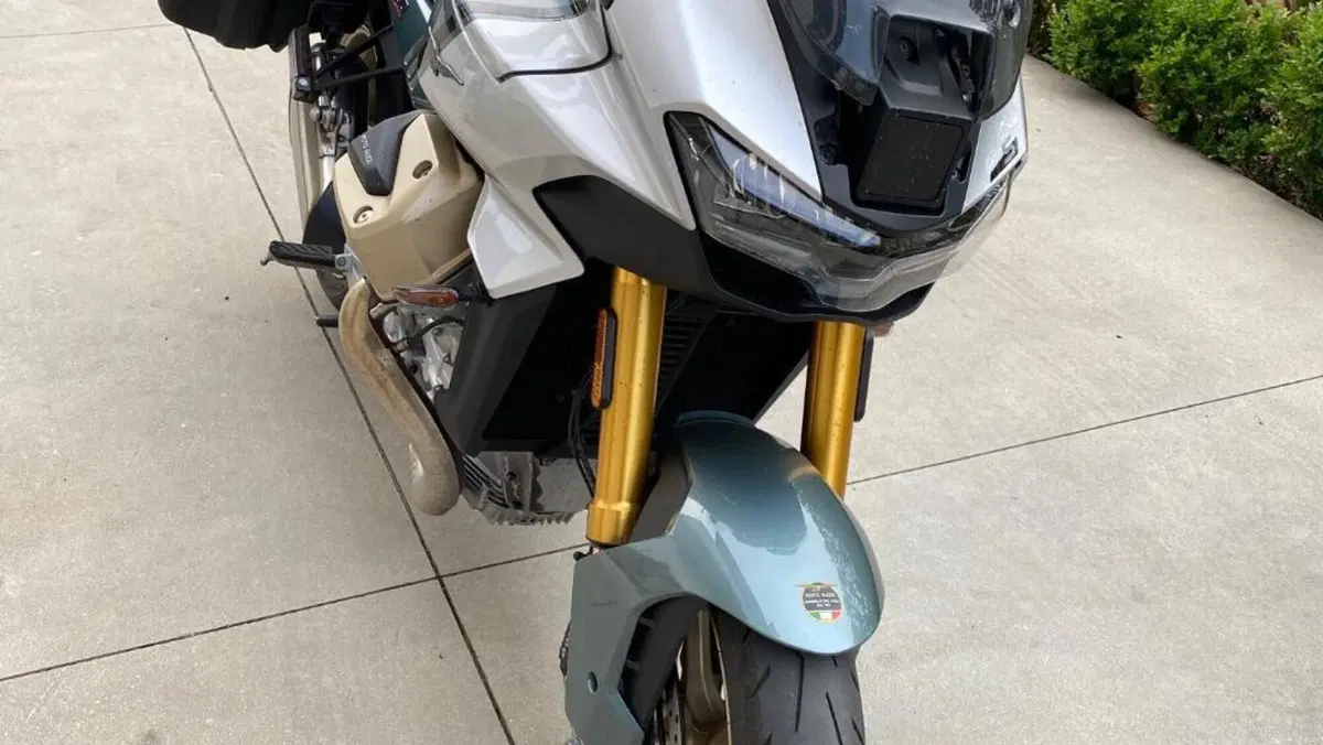 Moto Guzzi V100 Mandello S (2025 - 26)  (2)