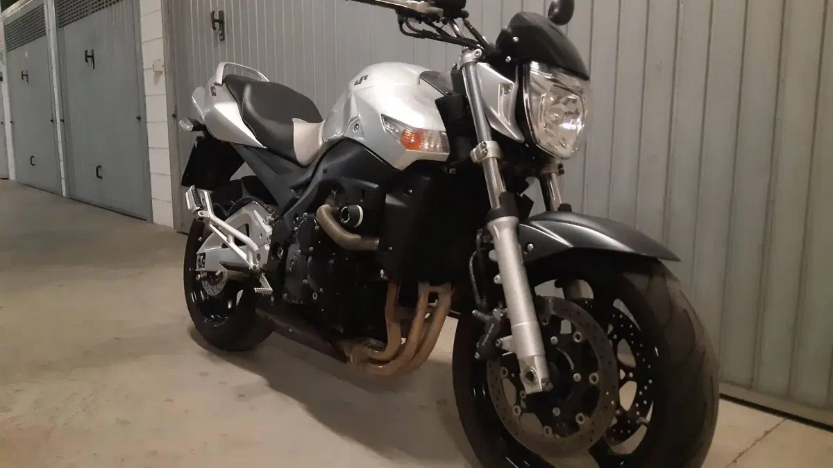 Suzuki GSR 600 (2006 - 11)  (2)