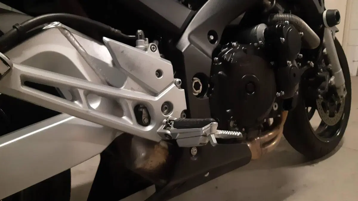 Suzuki GSR 600 (2006 - 11)  (6)