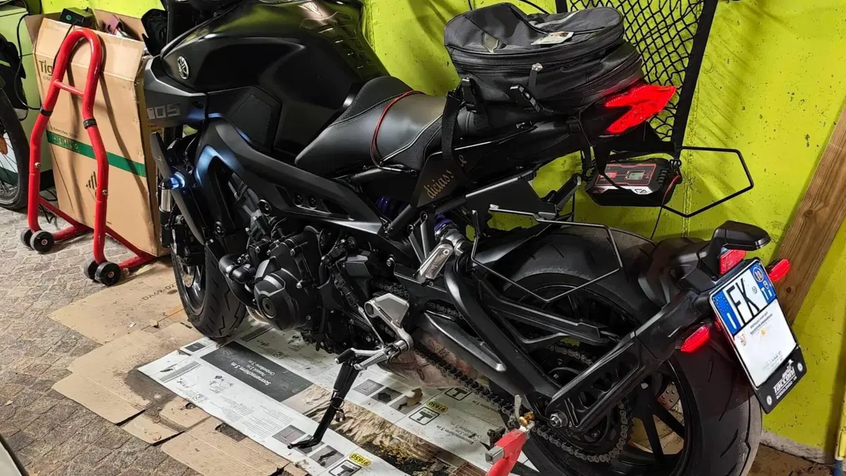 Yamaha MT-09 (2017 - 20)  (2)