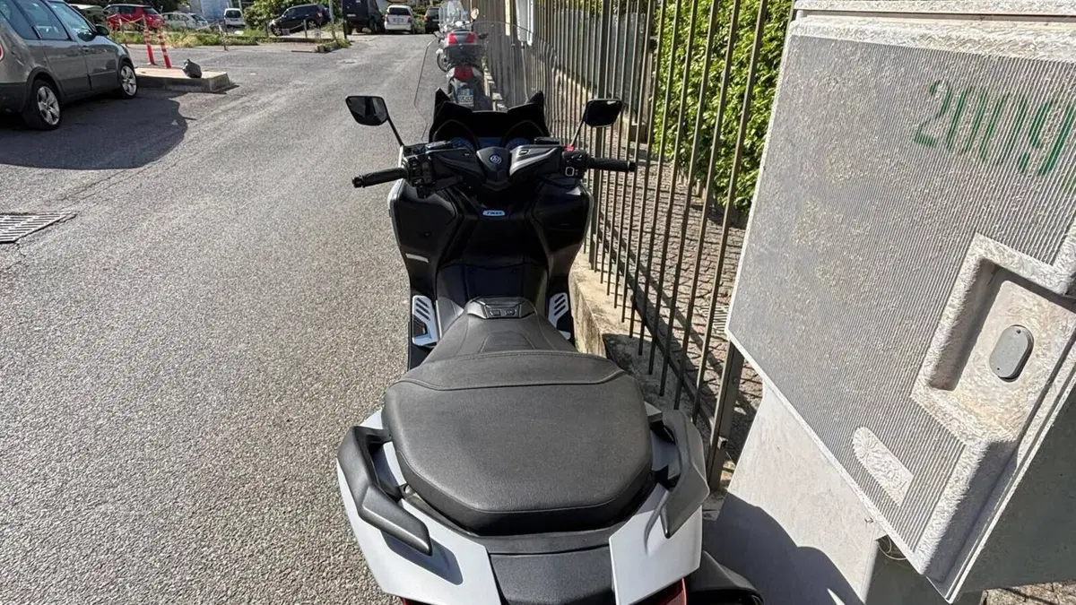 Yamaha T-Max 560 (2022 - 24)  (3)