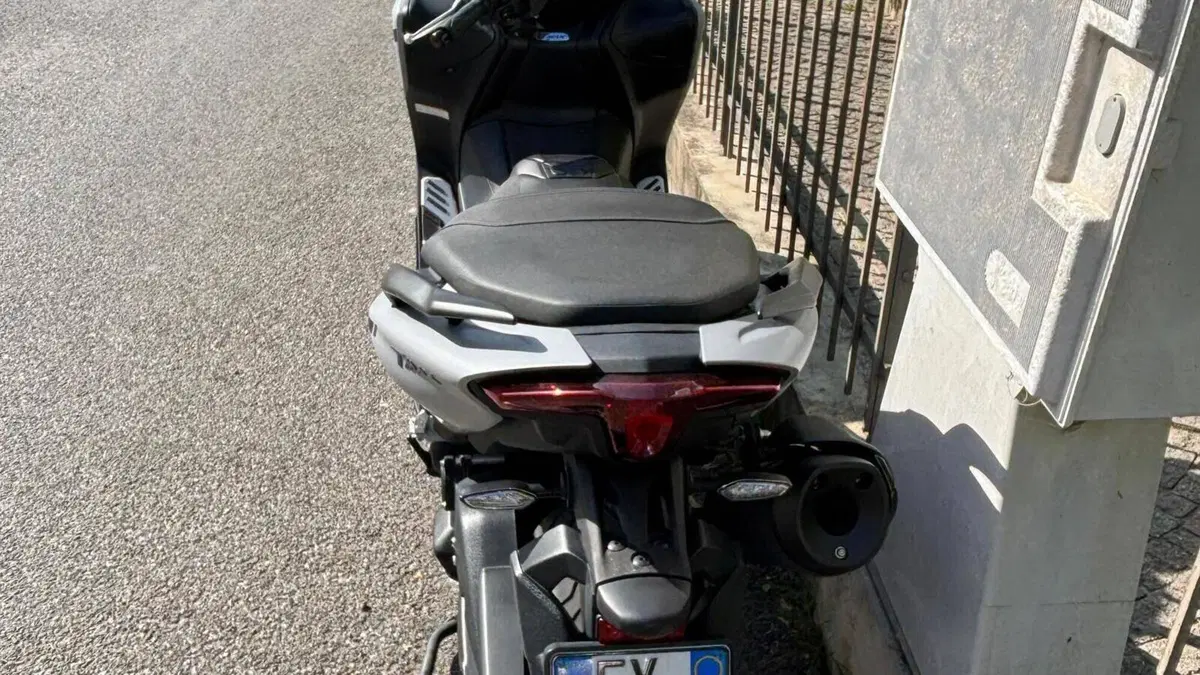 Yamaha T-Max 560 (2022 - 24)  (4)