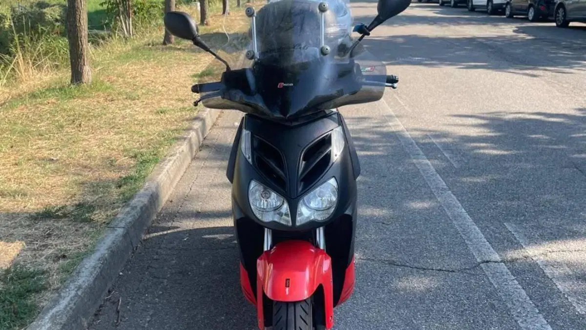 Aprilia Sportcity Cube 125 (2008 - 13)  (2)