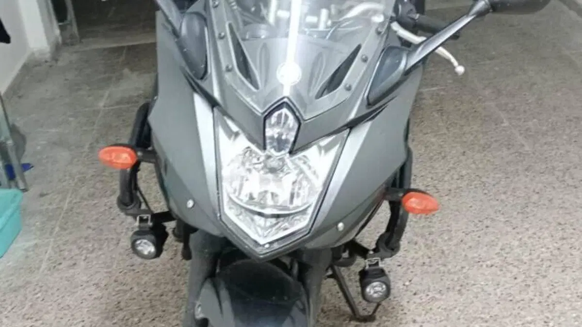 Yamaha XJ6 Diversion (2009 - 15)  (2)
