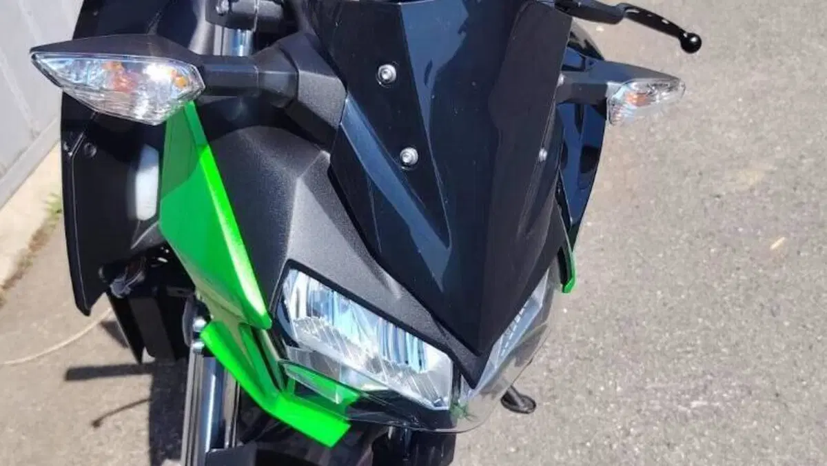 Kawasaki Z 400 (2023)  (2)