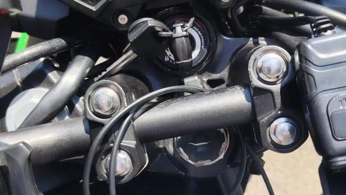Kawasaki Z 400 (2023)  (3)