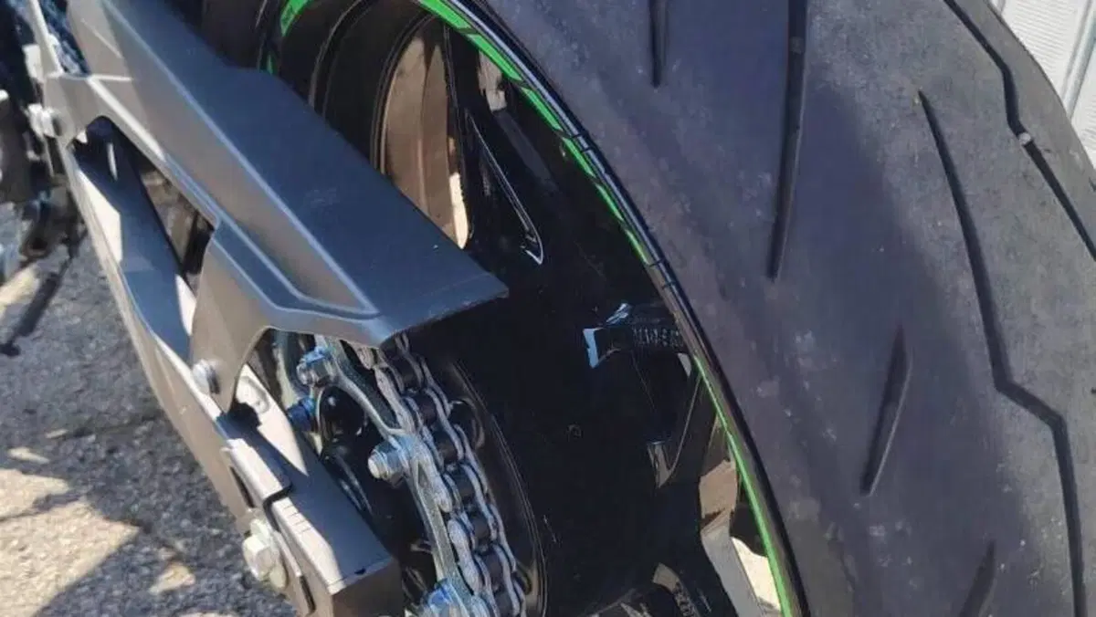 Kawasaki Z 400 (2023)  (4)