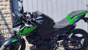 Kawasaki Z 400 (2023)  (8)