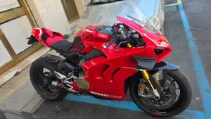 Ducati Panigale V4 S 1100 (2021)  (2)