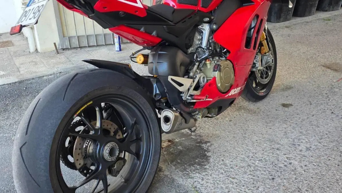 Ducati Panigale V4 S 1100 (2021)  (15)