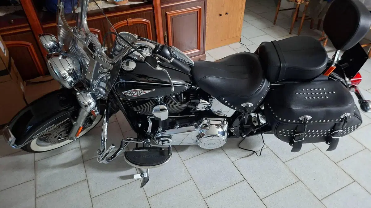 Harley-Davidson 1690 Heritage Classic (2011 - 17) - FLSTC  (2)