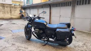Moto Guzzi V7 III Stone (2017 - 20)  (4)