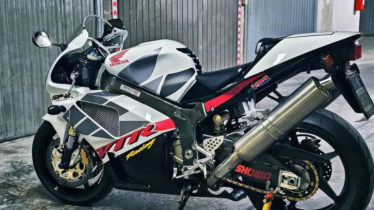Honda VTR 1000 SP-2 (2002 - 06)  (2)