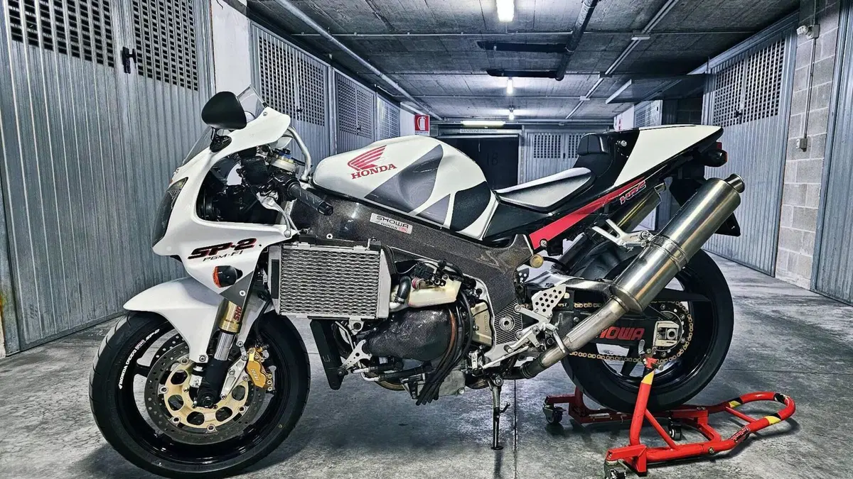 Honda VTR 1000 SP-2 (2002 - 06)  (13)