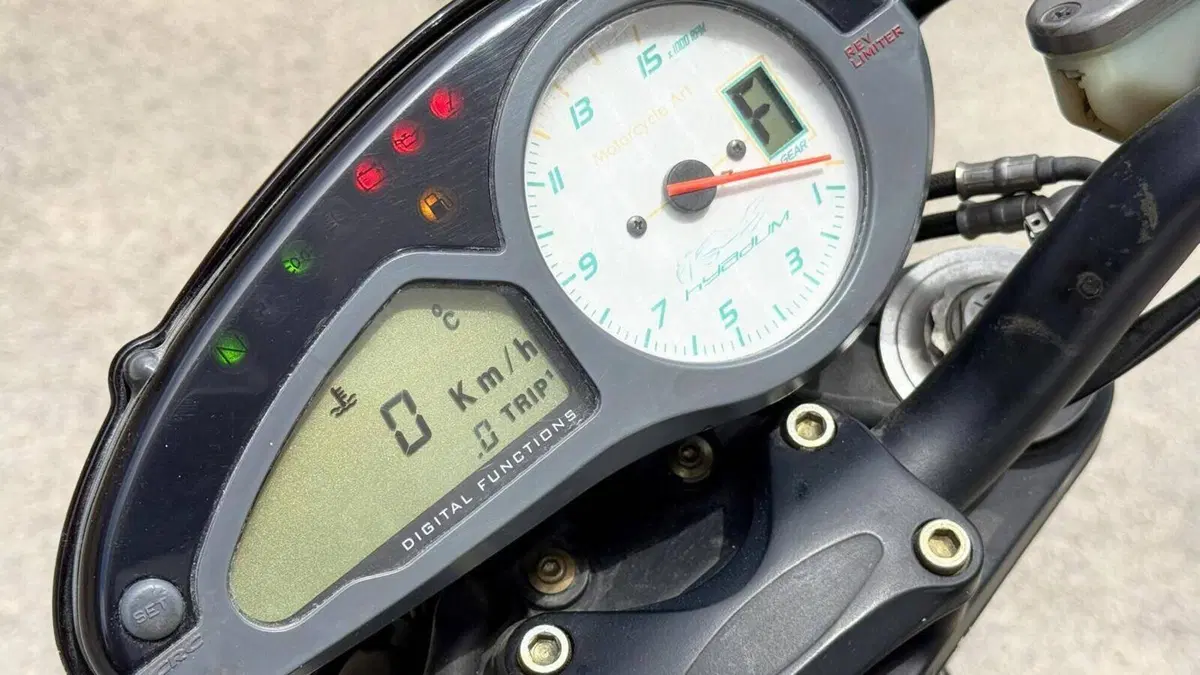 MV Agusta Brutale 910 R (2006 - 11)  (2)
