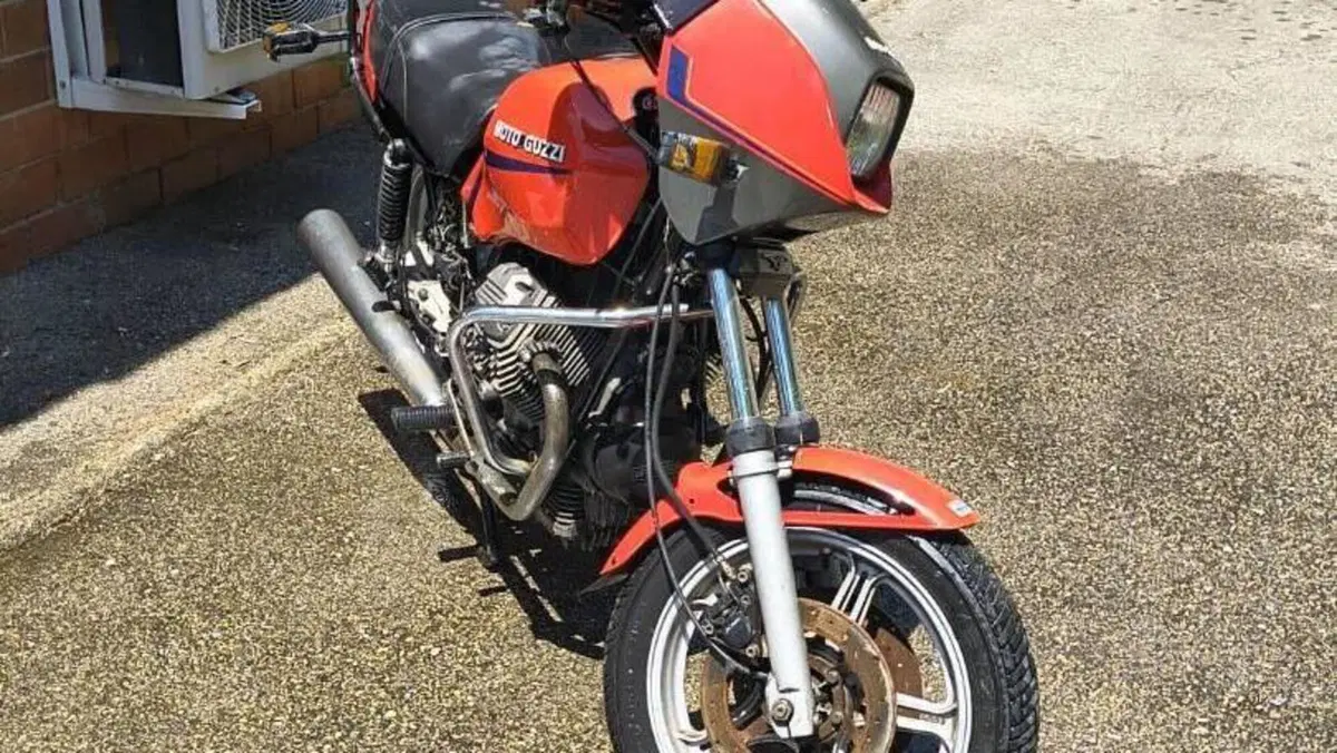 Moto Guzzi   (2)