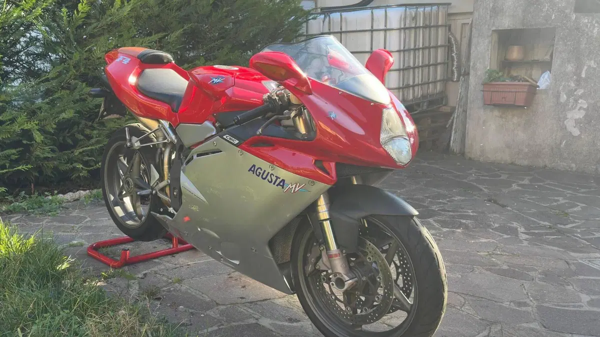 MV Agusta F4 750 S 1+1 (2000 - 02)  (2)