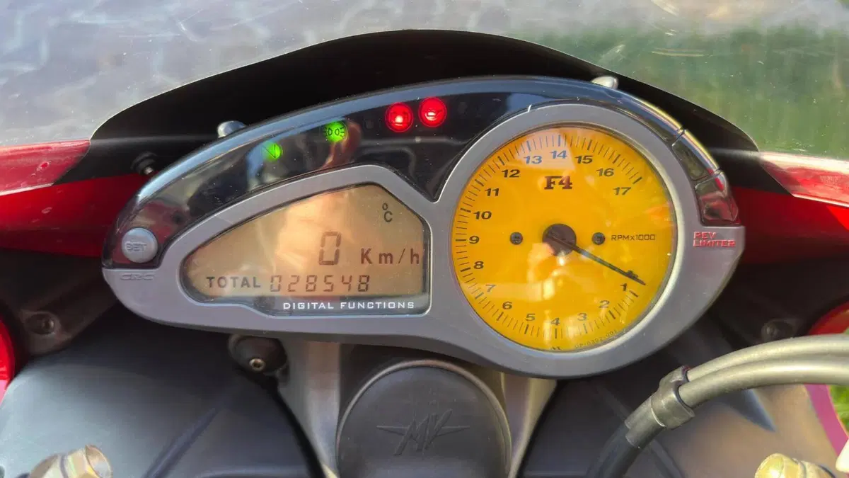 MV Agusta F4 750 S 1+1 (2000 - 02)  (8)