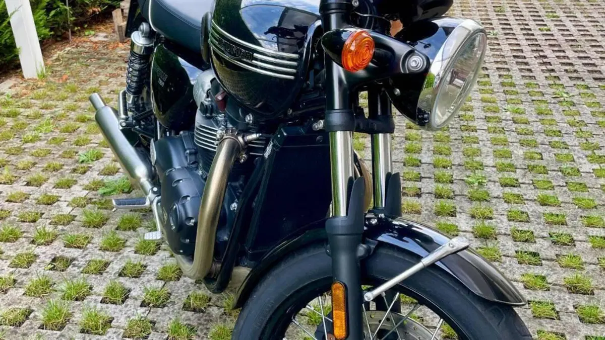 Triumph Bonneville T100 (2021 - 25)  (4)