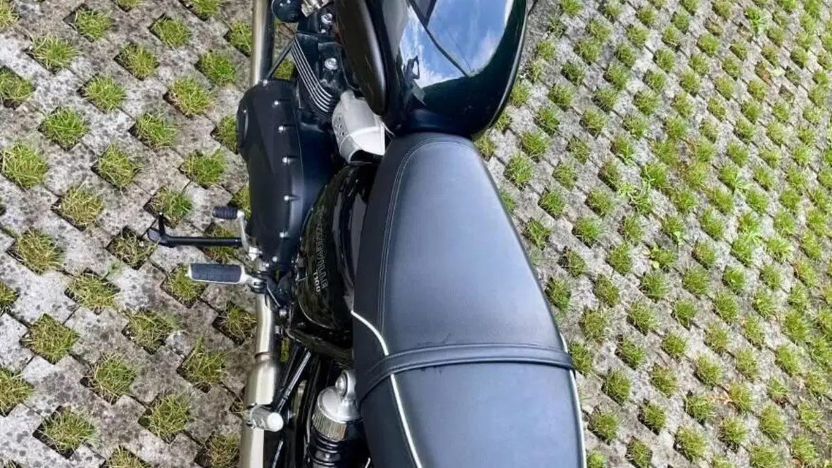 Triumph Bonneville T100 (2021 - 25)  (6)