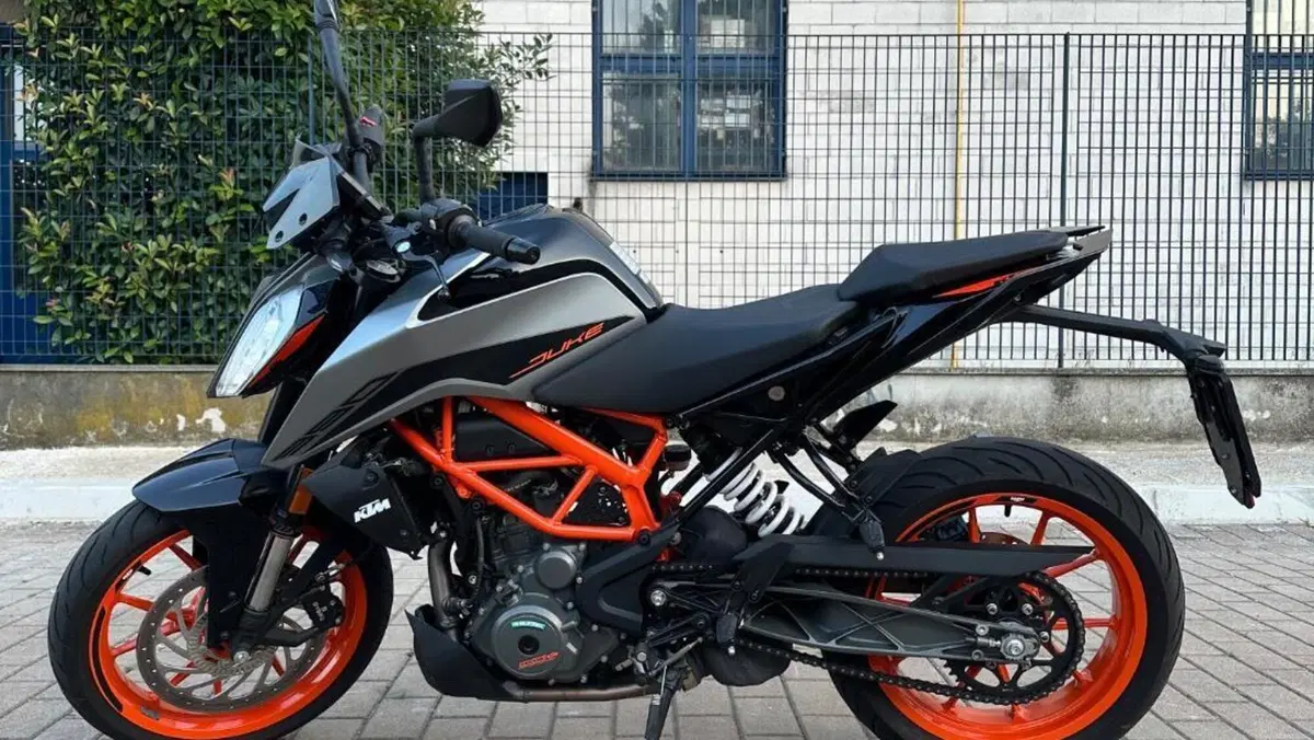 KTM 390 Duke (2021 - 23)  (2)