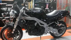 Triumph Speed Triple 955 (1998 - 01)  (3)