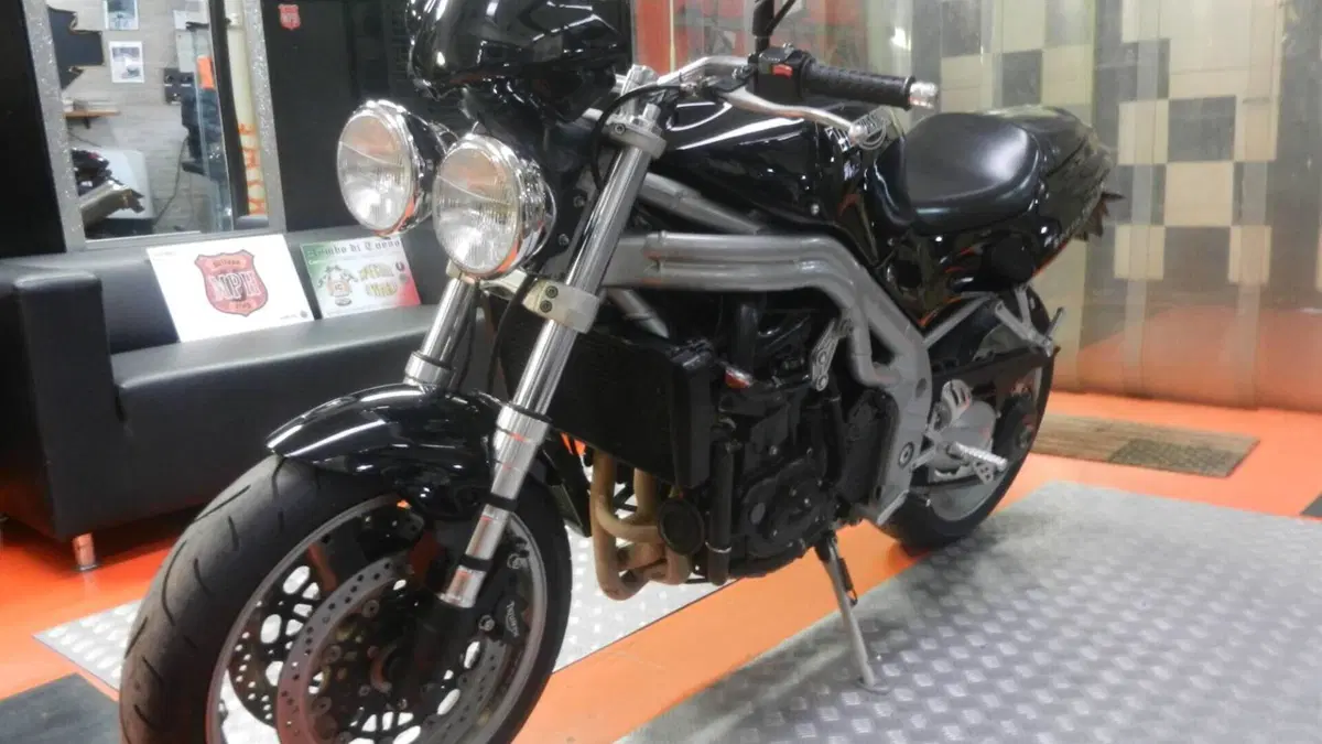 Triumph Speed Triple 955 (1998 - 01)  (4)