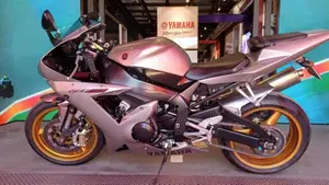 Yamaha YZF R1 (2002 - 03)  (2)