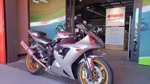 Yamaha YZF R1 (2002 - 03)  (3)