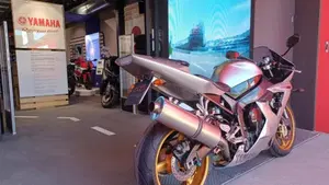 Yamaha YZF R1 (2002 - 03)  (4)