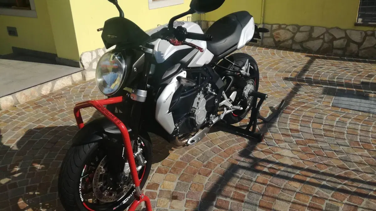 MV Agusta Brutale 675 EAS ABS (2011 - 16)  (2)