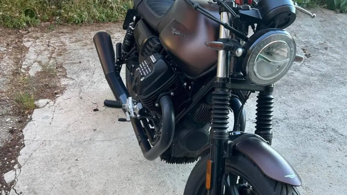Moto Guzzi V7 III Stone Night Pack (2019 - 20)  (2)