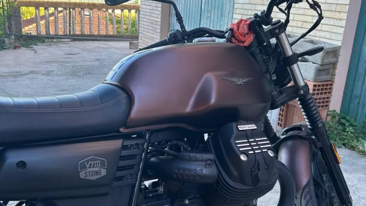 Moto Guzzi V7 III Stone Night Pack (2019 - 20)  (4)