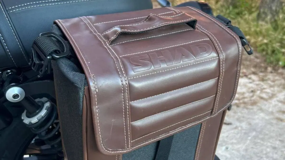 Moto Guzzi V7 III Stone Night Pack (2019 - 20)  (5)