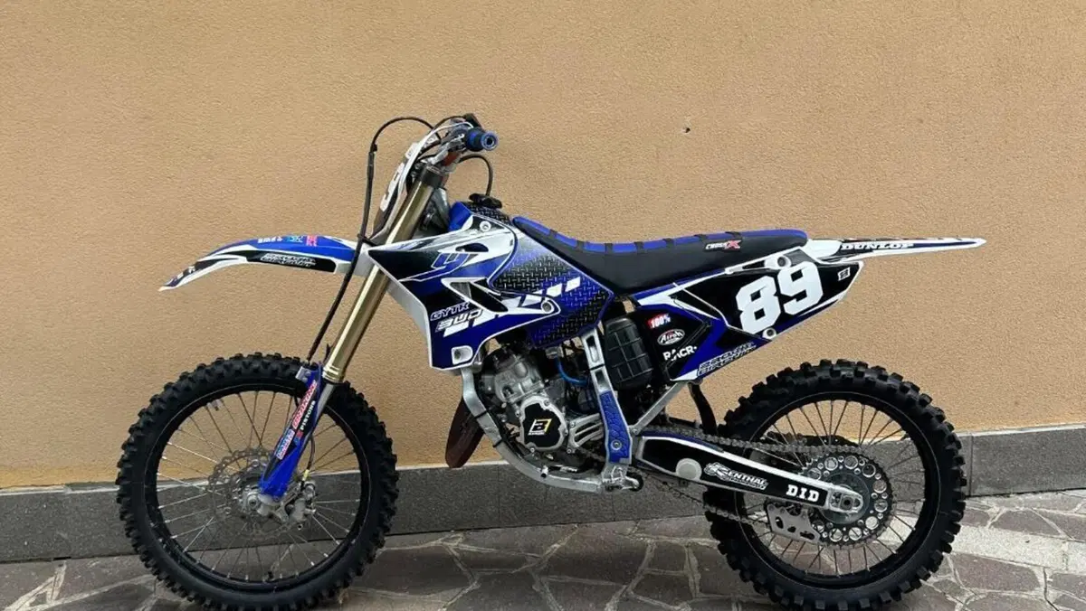 Yamaha YZ 125 (2016)  (2)