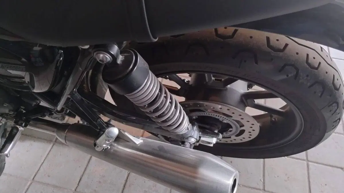 Triumph Street Twin 900 (2021 - 22)  (2)