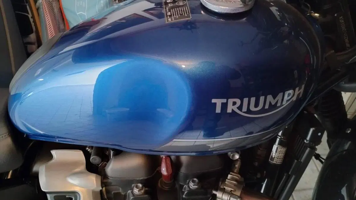 Triumph Street Twin 900 (2021 - 22)  (3)
