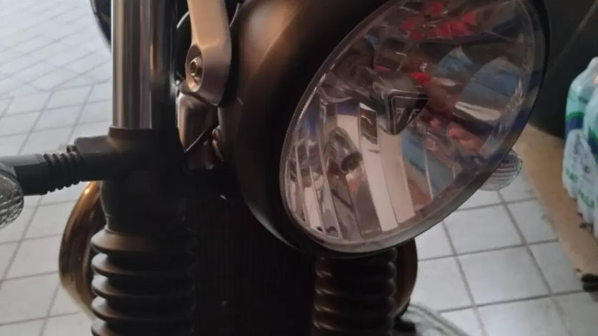 Triumph Street Twin 900 (2021 - 22)  (4)