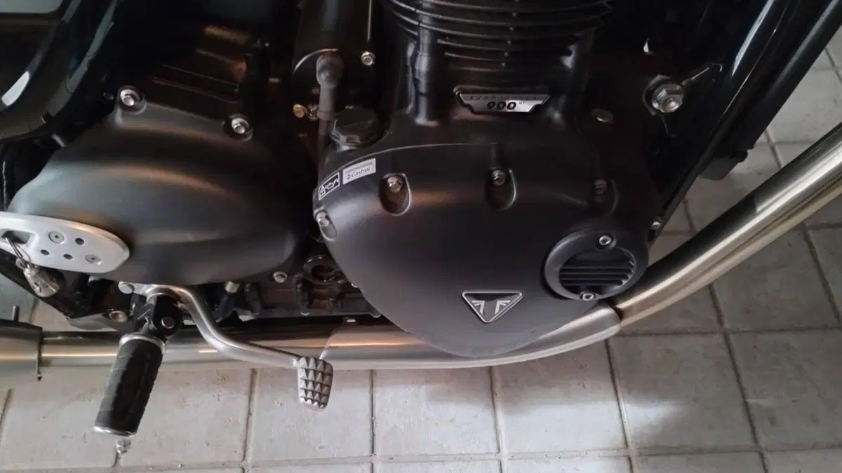 Triumph Street Twin 900 (2021 - 22)  (6)