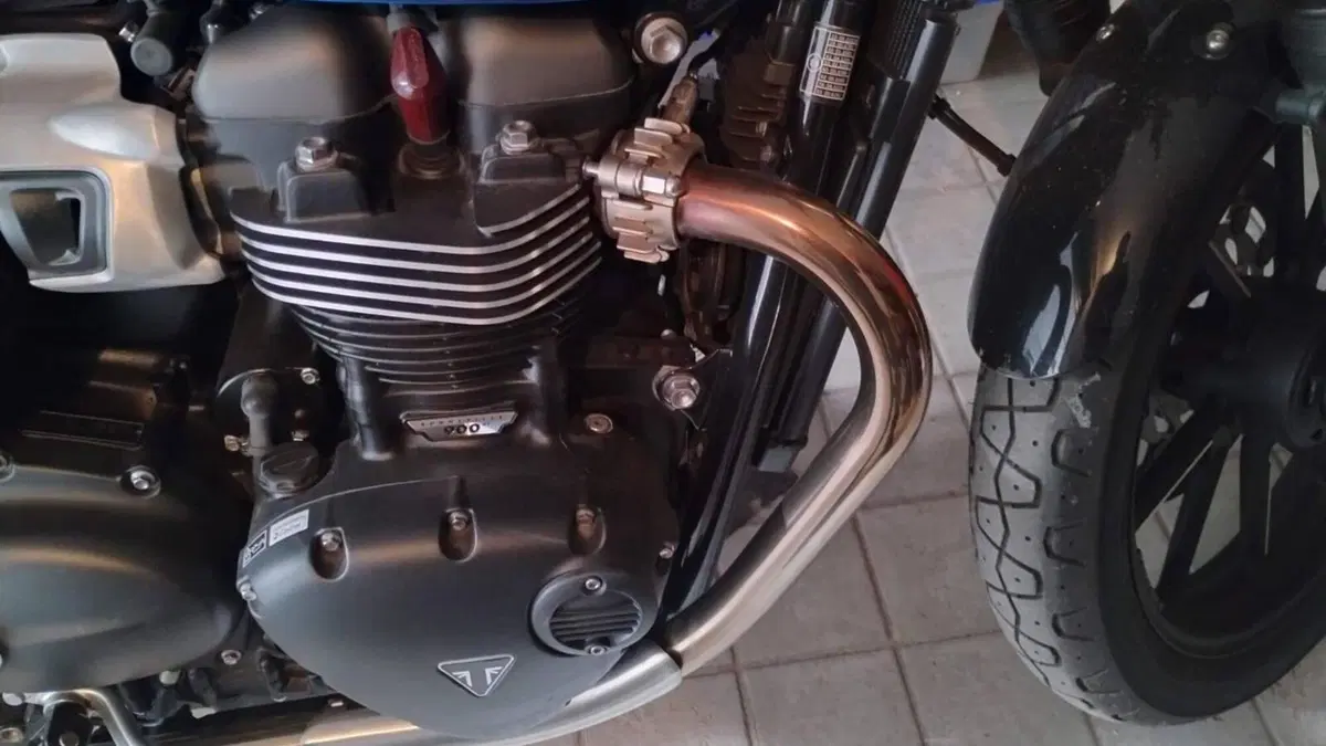 Triumph Street Twin 900 (2021 - 22)  (7)