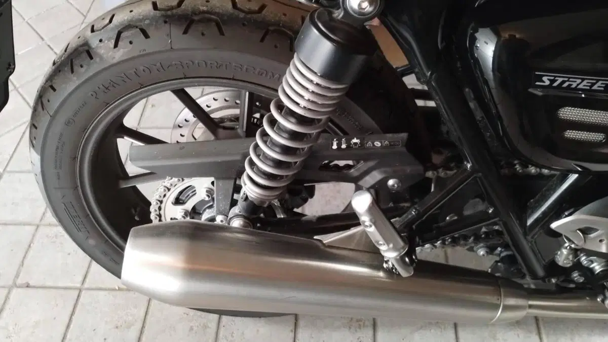 Triumph Street Twin 900 (2021 - 22)  (8)