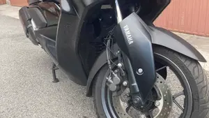 Yamaha X-Max 300 Tech Max (2021 - 24)  (2)