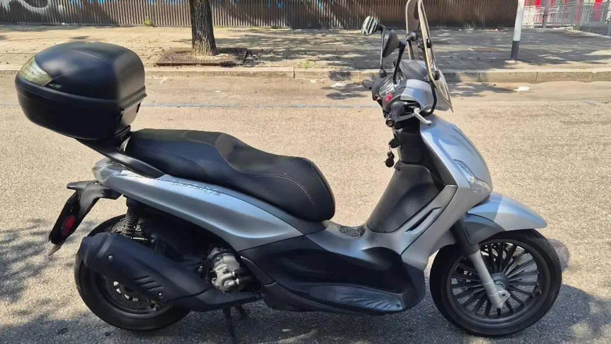 Piaggio Beverly 300 i.e. ABS-ASR (2016 - 20)  (2)